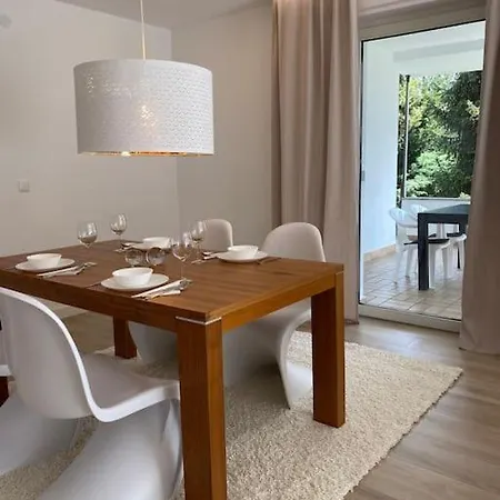 Edles In Mit Balkon Und Freisitz, Pkw-stellplatz Apartment *