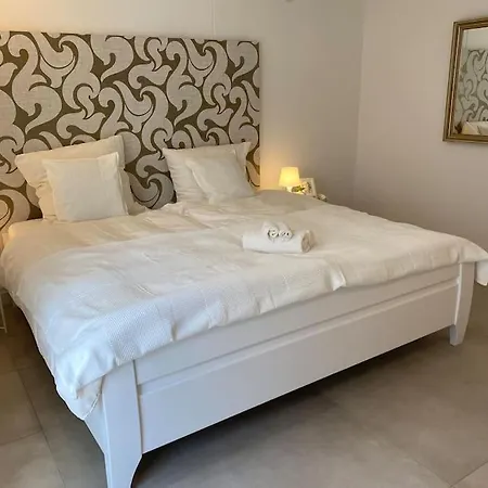 Edles In Mit Balkon Und Freisitz, Pkw-stellplatz Apartment Hanau