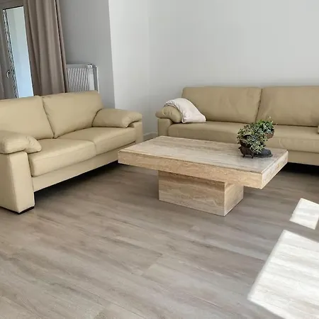 Edles In Mit Balkon Und Freisitz, Pkw-stellplatz