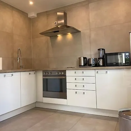 Apartment Edles In Mit Balkon Und Freisitz, Pkw-stellplatz