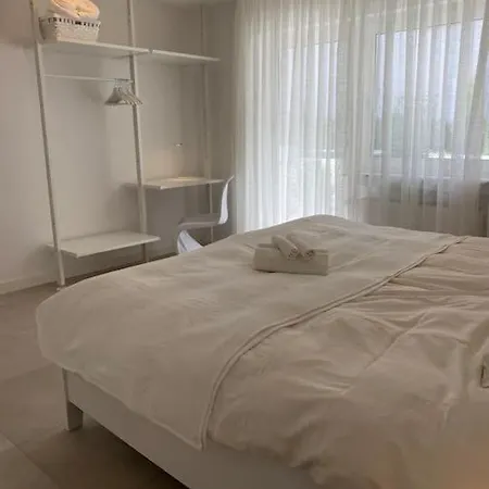 Apartment Edles In Mit Balkon Und Freisitz, Pkw-stellplatz Hanau