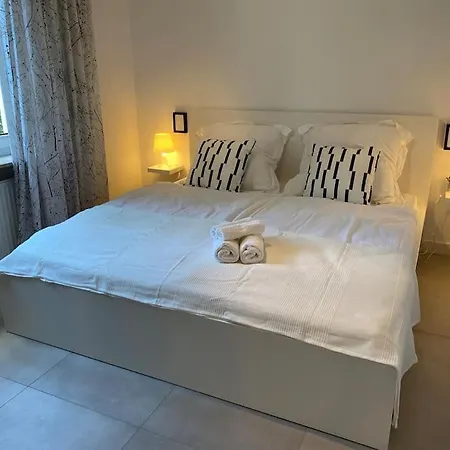 Edles In Mit Balkon Und Freisitz, Pkw-stellplatz