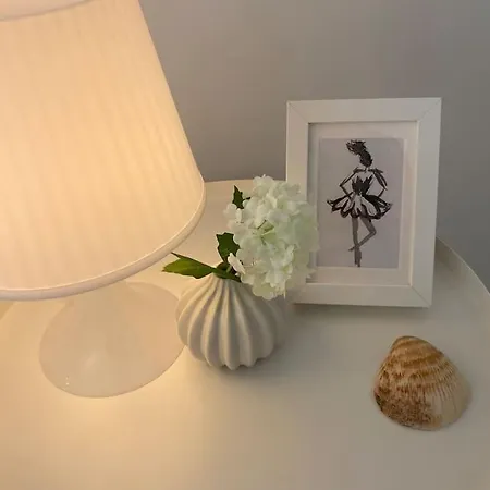 Edles In Mit Balkon Und Freisitz, Pkw-stellplatz * Hanau