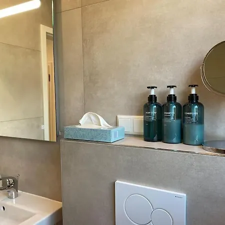 Edles In Mit Balkon Und Freisitz, Pkw-stellplatz Apartment Hanau