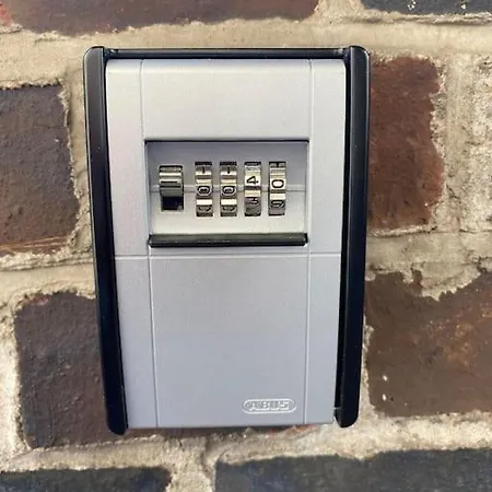 Apartment Edles In Mit Balkon Und Freisitz, Pkw-stellplatz Hanau