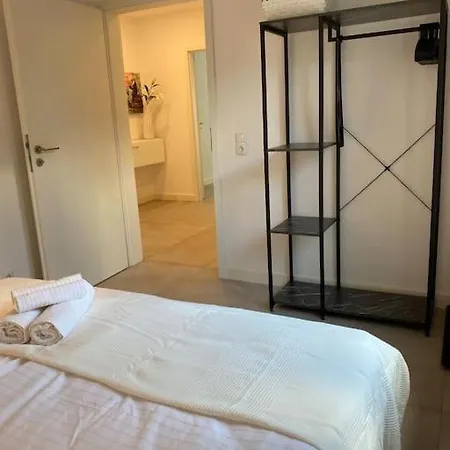 Edles In Mit Balkon Und Freisitz, Pkw-stellplatz Apartment