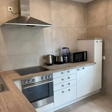 Edles In Mit Balkon Und Freisitz, Pkw-stellplatz Apartment *