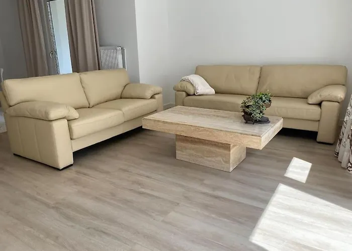 Edles In Mit Balkon Und Freisitz, Pkw-stellplatz