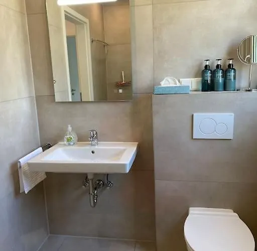 Edles In Mit Balkon Und Freisitz, Pkw-stellplatz * Hanau