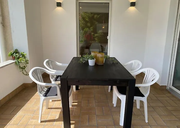 Edles In Mit Balkon Und Freisitz, Pkw-stellplatz Hanau