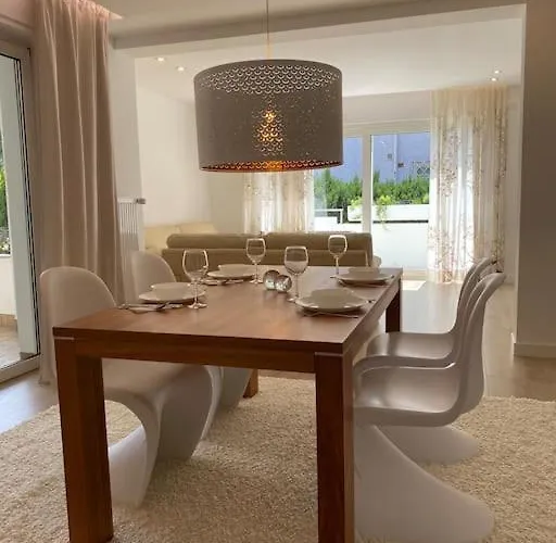 Edles In Mit Balkon Und Freisitz, Pkw-stellplatz Hanau